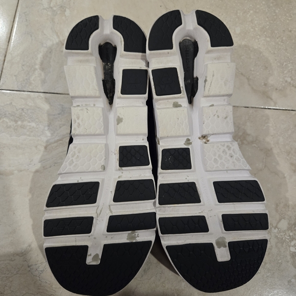 On Running Men's Gray and Black Cloud Sneakers - Picture 13 of 15